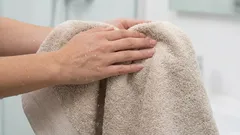 Jak często należy prać ręczniki: kiedy nie trzeba ich zmieniać po każdym prysznicu, a kiedy nadszedł już czas.